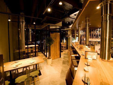 A stylish interior like a yakiniku bar♪ High ceilings and an open space!
