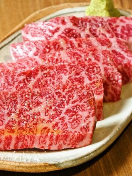 您可能會無意中看到的美麗的生魚片...最好的[福島牛肉kainomi]
