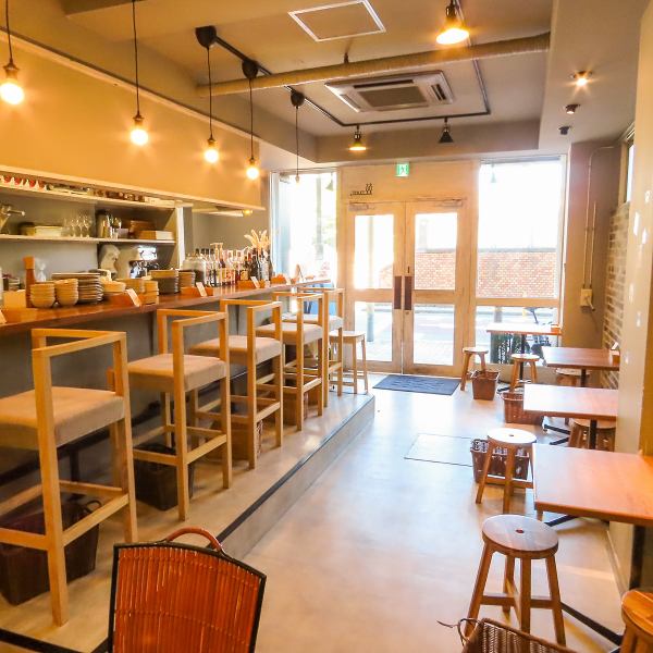 【都営新宿線浜町駅から徒歩1分】浜町駅A1出口から出てすぐなので迷わずにご来店いただけます。お待ち合わせにも◎お仕事帰りやお友達同士でぜひお立ち寄りください♪明治座からも近いので、観劇前後の小腹満たしにもおすすめです☆