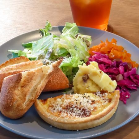 自家製キッシュのデリプレート