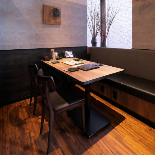 A table-type private room that can accommodate small to large groups.