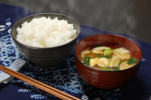 [For those who order a set meal] Free refills of rice and miso soup!