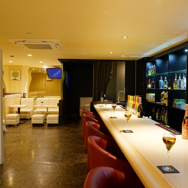 お洒落なお酒を作ってもらえる特等席。店主との会話を愉しんで♪[貸切/女子会/パーティー/飲み放題/宴会/鹿児島/天文館/バー/ゲーム]