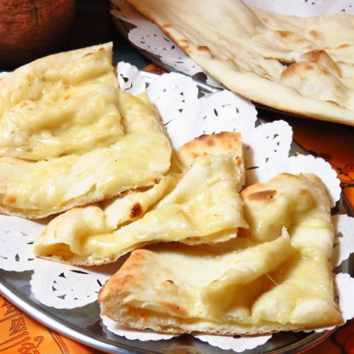 [Recommended ★ Exquisite gourmet] Various kinds of naan! Cheese naan is very popular among women ★ If you meet the applicable conditions, you can eat as much as you want with free refills!