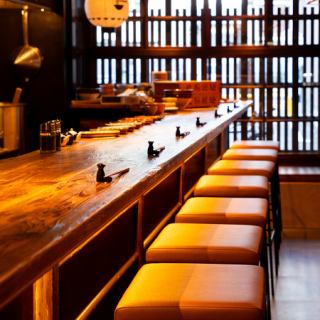 The counter on the first floor can seat up to seven people.Enjoy a drink at the end of the night in a relaxing restaurant renovated from a quaint Kyoto townhouse that is over 100 years old.