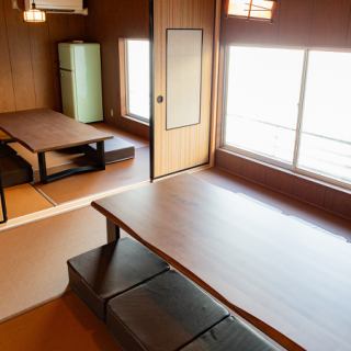 There are two private tatami rooms available on the second floor, all of which require a reservation.We also have a banquet course available, so please feel free to use it.