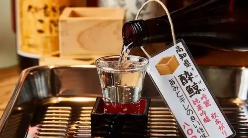 尽情享受轻松时光,品尝顶级美食和饮品♪