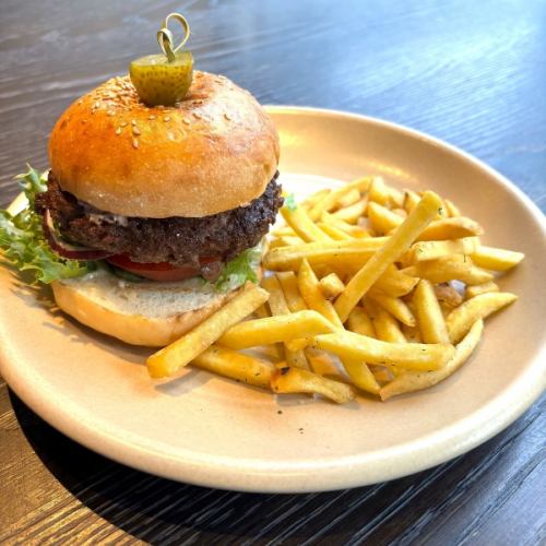 ■和牛バーガー グリエールチーズ＆トリュフアイオリ