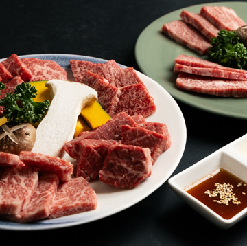 厚切りタンや希少部位も付いた贅沢な宴に。太陽コース 6,850円(税込)