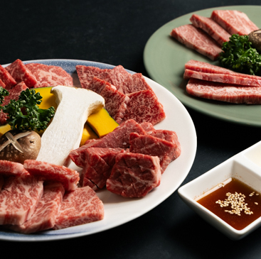 【贅沢に食べ比べ】黒毛和牛・希少部位3種盛りを堪能♪