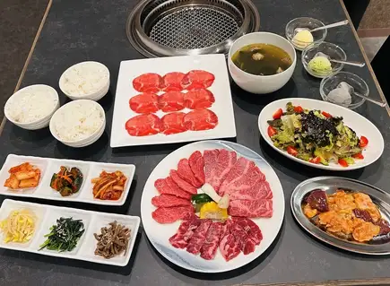 소금 탕이나 갈비 등 인기 메뉴를 부담없이! 밥 코스 4220 엔