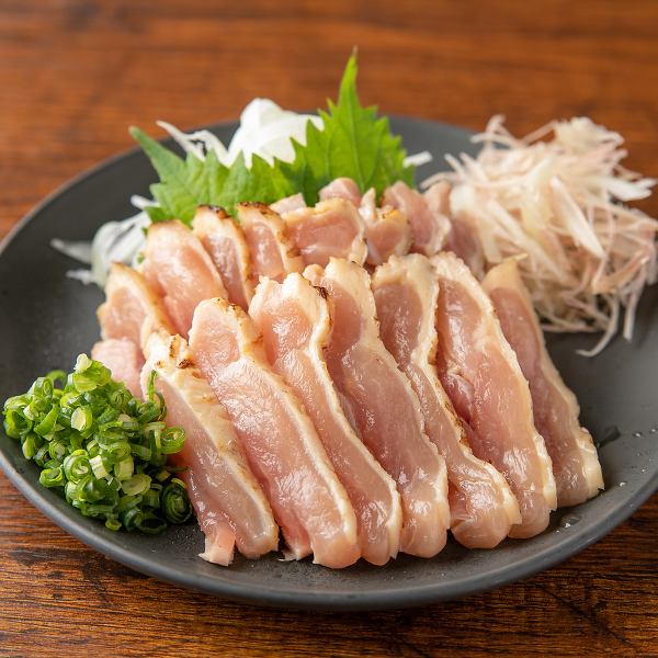 Enjoy it with alcohol! Directly from Miyazaki! Two types of chicken sashimi!