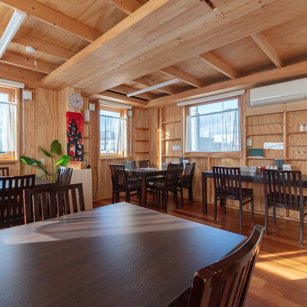 「一人で外食は勇気がいる…」そんな方にもおすすめしたい、温かみのある空間！周りの目を気にせず、自分だけの時間をゆっくりとお過ごしいただけます！心温まるカレーと、優しい雰囲気に包まれて、素敵な時間をお楽しみください♪