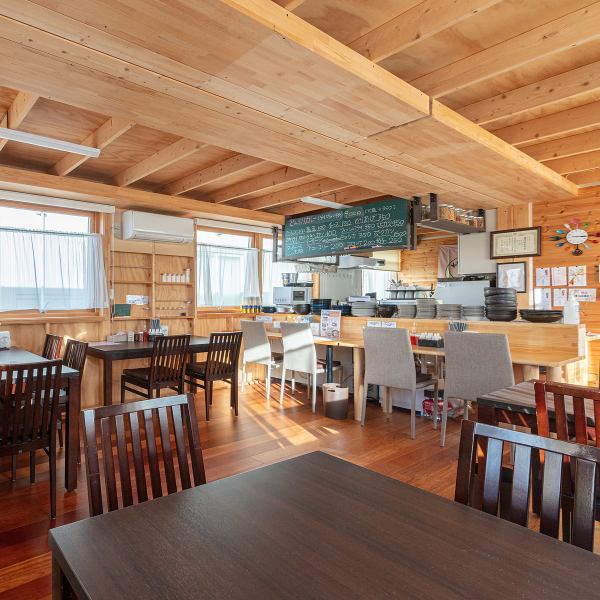 当店では、大切な方との語らいに最適な個室を完備！8名様でご利用いただけるお部屋も人気です◎！周囲を気にせず、心ゆくまでお食事と会話を楽しめます！プライベートな空間で、心に残る特別な時間をお過ごしください♪