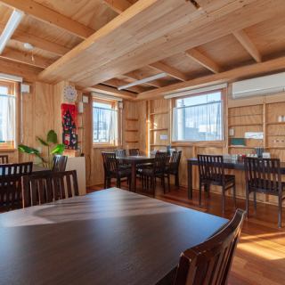 《ご家族利用から普段使いまで対応可能なテーブル席です◎》