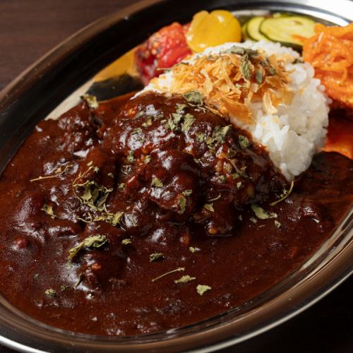 【深いコクと香り。一口食べれば、虜になること間違いなし◎】ブラックチキン・ポークカレー