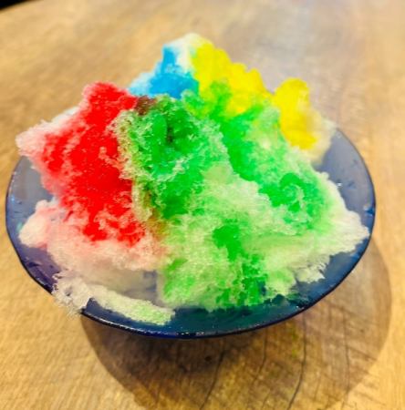 わた雪かき氷　写真はレインボー