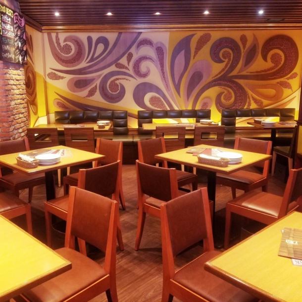 【2～4名席が充実☆】席間隔も広めにとっております。ご安心してご来店くださいませ！
