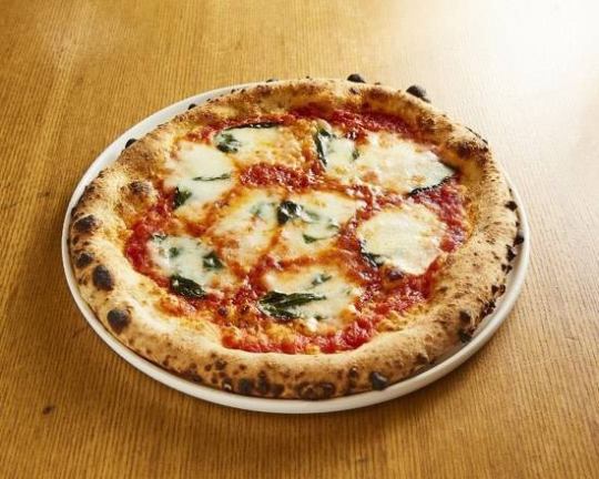 薪窯で焼き上げる本格Pizza