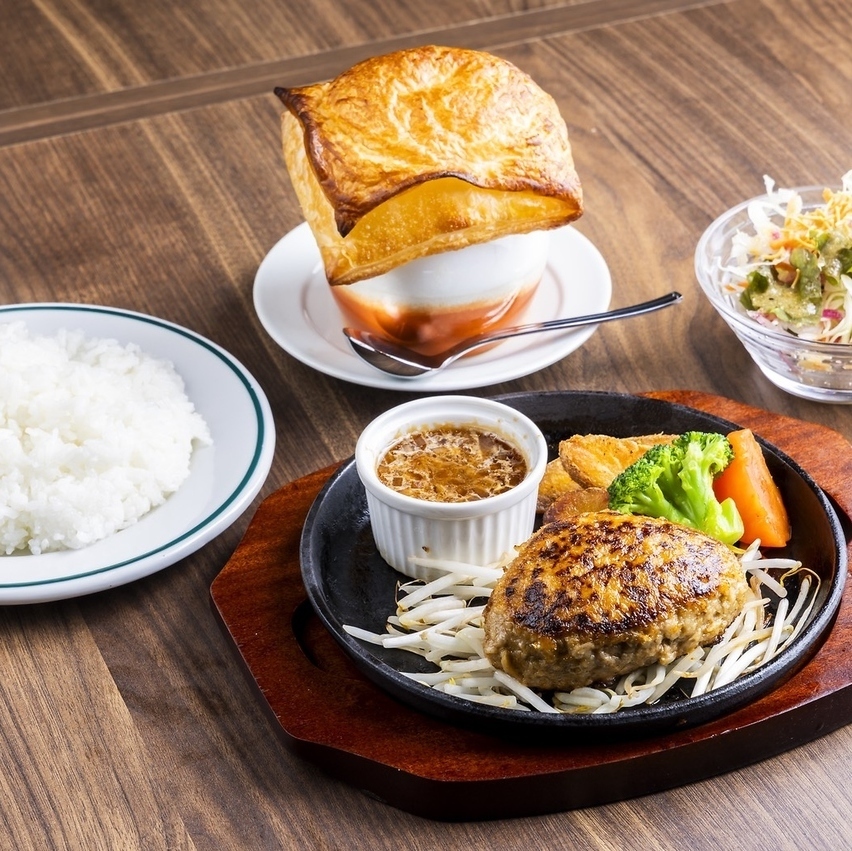 ボリューム満点！熱々の肉汁溢れる手ごねハンバーグが絶品のお店