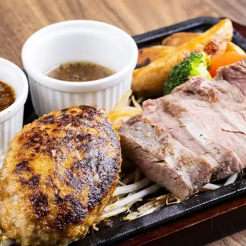 ハンバーグ黒胡椒ステーキ※ライスは別途280円いただきます。