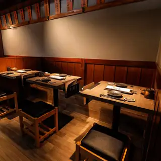 デート・女子会・飲み会・各種宴会まで幅広く対応。ゆったり過ごせるお席を多数ご用意しております。2名様から最大50名様までの貸切もお気軽にご相談ください。