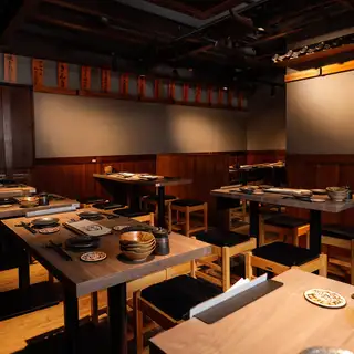 デート・女子会・飲み会・各種宴会まで幅広く対応。ゆったり過ごせるお席を多数ご用意しております。2名様から最大50名様までの貸切もお気軽にご相談ください。