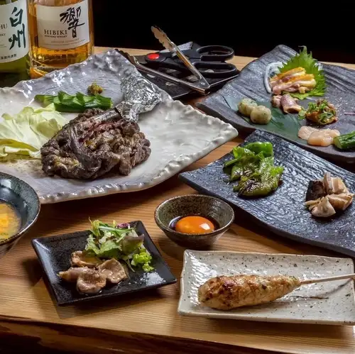 産地直送で仕入れた新鮮な鶏肉!人数やお好みに合わせて3、5、7種から選べる逸品「お刺身盛り合わせ」