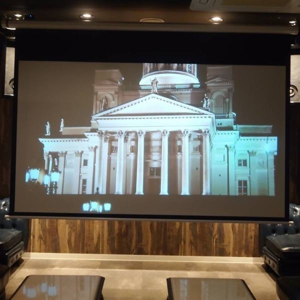 東武春日部駅西口より徒歩約4分と好立地！仕事終わりや二次会などにもお使いいただけます♪プロジェクターを完備しているので歓送迎会などにもぜひご利用ください！ボードゲームやカラオケで思いっきり盛り上がりましょう！