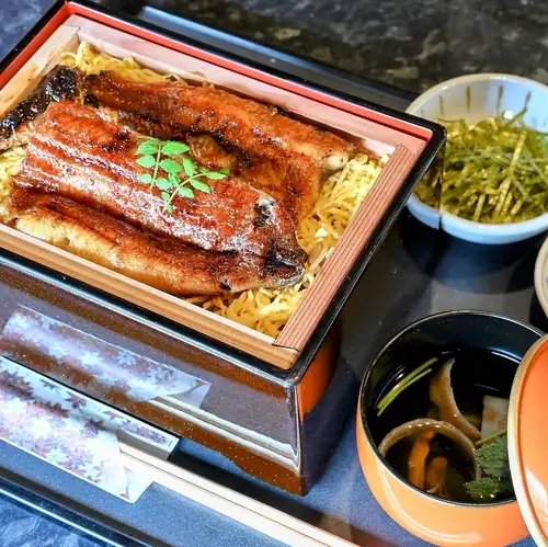 国産の鰻と伝統の焼き方にこだわった鰻料理