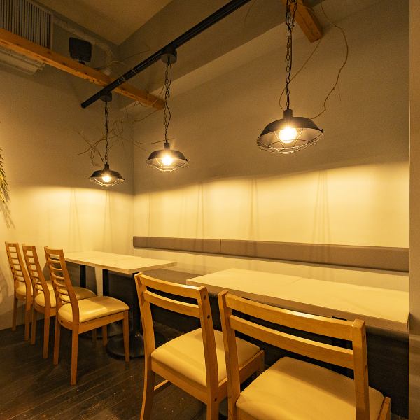 【團體約會、約會、各種宴會】可包場，25至30人的團體可入座！當然，預算和人數多少都可以滿足，歡迎隨時聯繫我們以了解更多資訊。非常適合輕鬆約會！享用美味佳餚和美酒，暢談愉快！ 【梅田肉食吧、生日、包場派對、午餐、女生聚會、大阪、酒吧、聖誕節、忘年會、披薩、義大利菜】