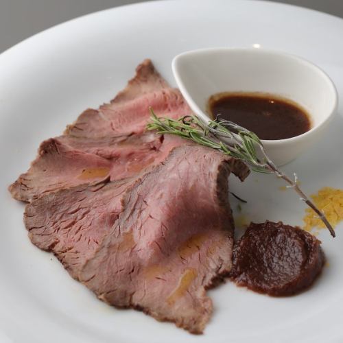 ～赤ワインで漬け込んだ～ 黒毛和牛のローストビーフ