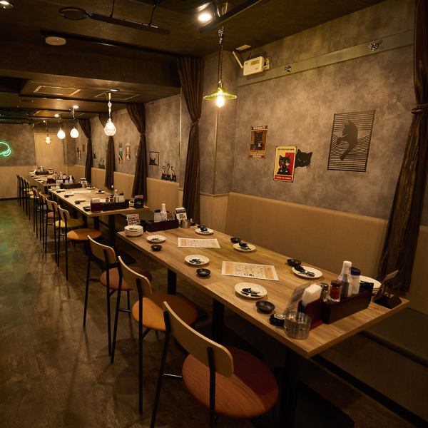 大人数でも広々できるテーブル団体席