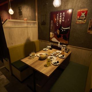 靴を脱がずに出入りラクラクのテーブル席！