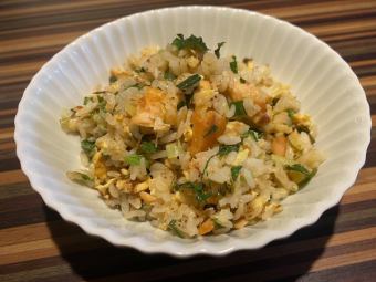 Fried rice with salmon and perilla