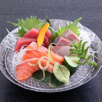 Assorted fish sashimi for two