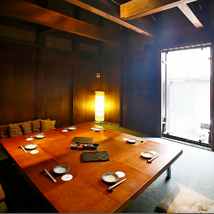 A good location just a 1-minute walk from Karasuma Station♪Private rooms available♪We can accommodate surprises!