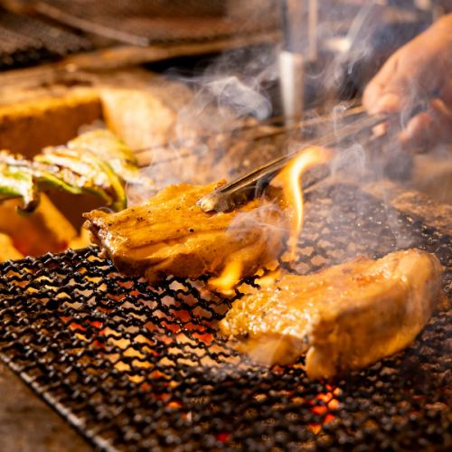 お肉や旬野菜の"炭焼料理"