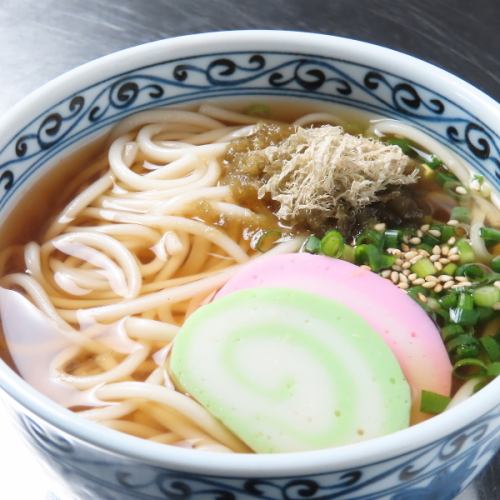 長崎県五島列島のうどん。細いながら強いコシを持つ日本三大うどんの一つです。