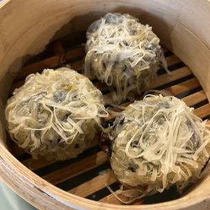 手作りイカ墨焼売 (2コ)