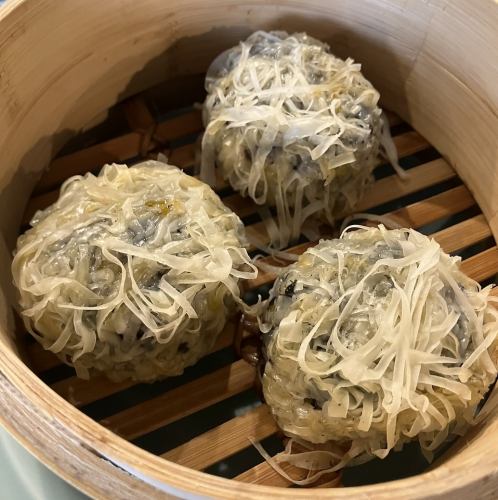 手作りイカ墨焼売 (2コ)