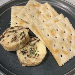 へしこバターとクラッカー