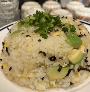 アボカド塩昆布チャーハン