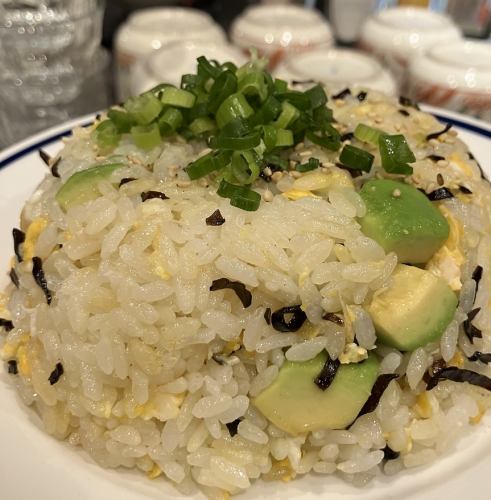 アボカド塩昆布チャーハン