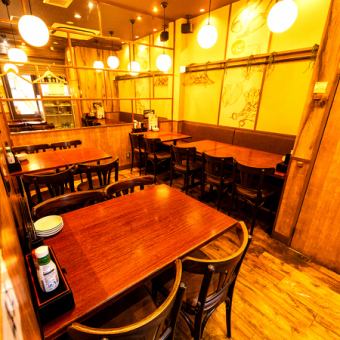 Table seating that can accommodate a variety of numbers! Perfect for small drinking parties and get-togethers ◎