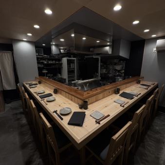 카운터석 10석만의 상질의 공간을, 전세로 느긋하게 이용하실 수 있습니다.최소 인원수 8분부터 최대 10분까지, 장인의 기술을 눈앞에서 즐기는 호화스러운 한 때를 약속합니다.전세 예약은 이용일 4일 전까지 전화로 문의해 주십시오.메뉴 내용이나 가격에 대해서는 상담을 받습니다.부담없이 말씀해주십시오.