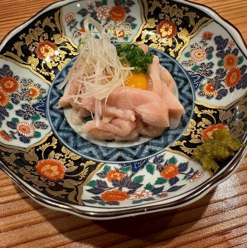 신선한 닭을 사용한 일품 야키토리와 닭 요리를 제공합니다!