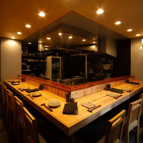 貸切利用は8名様から承ります。目安の料金としては6500円税込を予定しておりますが、お問い合わせ時にメニュー内容や価格帯はご相談を承ります。4日前までにお電話でご連絡をお願い致します。