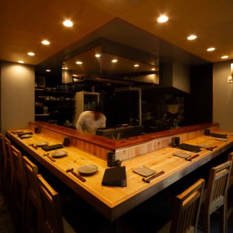 This high-quality space with only 10 counter seats can be reserved for private use.With a minimum of 8 people and a maximum of 10 people, we promise you a luxurious experience watching the artisans' skills right before your eyes.For private reservations, please contact us by phone at least 4 days before the date of use.We are happy to discuss menu options and prices. Please feel free to contact us.