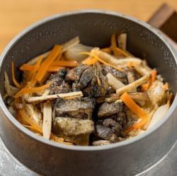 炭烤鸡肉和什锦饭